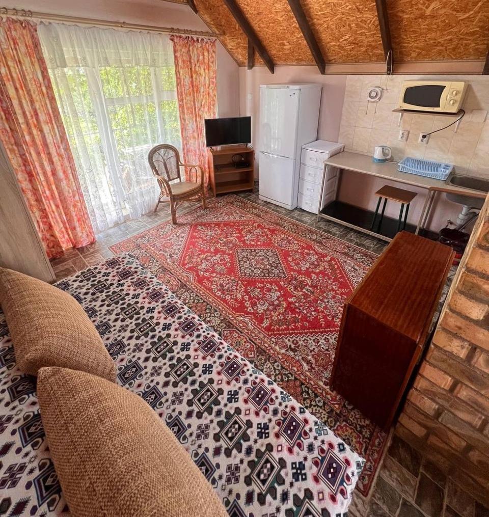 Podsolnukhi Guest House Чолпон-Ата Екстер'єр фото